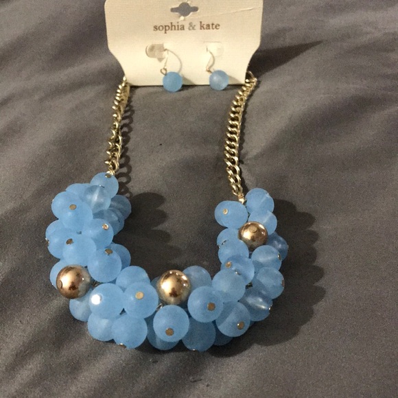 Pastel blue necklace and earrings set - Picture 3 of 3